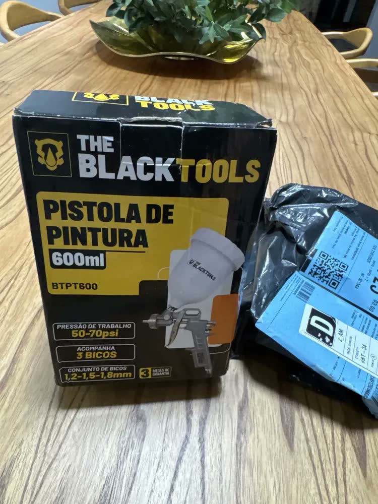 foto de Pistola Pintura Gravidade 600ml 3 Bicos 1.2 1.5 1.8 Btpt600 Profissional The Black Tools
