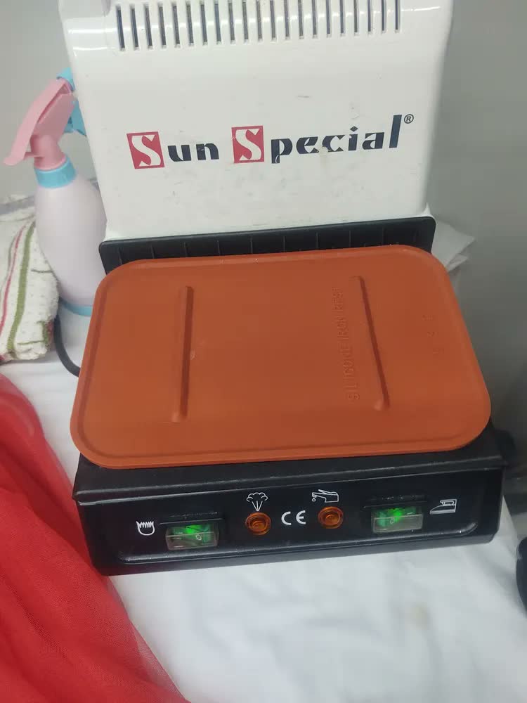 foto de Base Descanso Silicone P/ Ferro Passar A Vapor Industrial Cor Laranja
