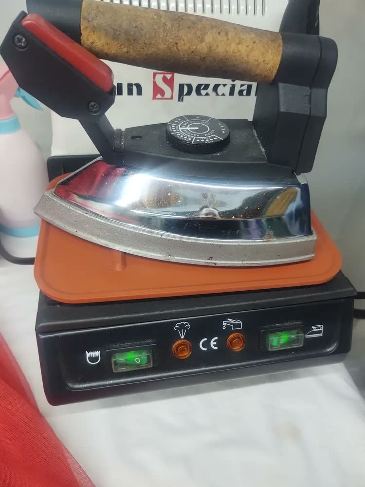 foto de Base Descanso Silicone P/ Ferro Passar A Vapor Industrial Cor Laranja