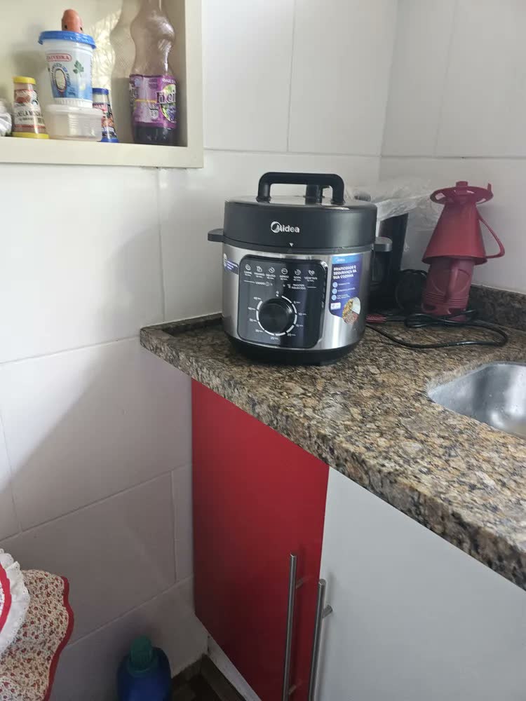 foto de Panela De Pressão Mecânica Preta E Inox 4l Midea Cor Cinza