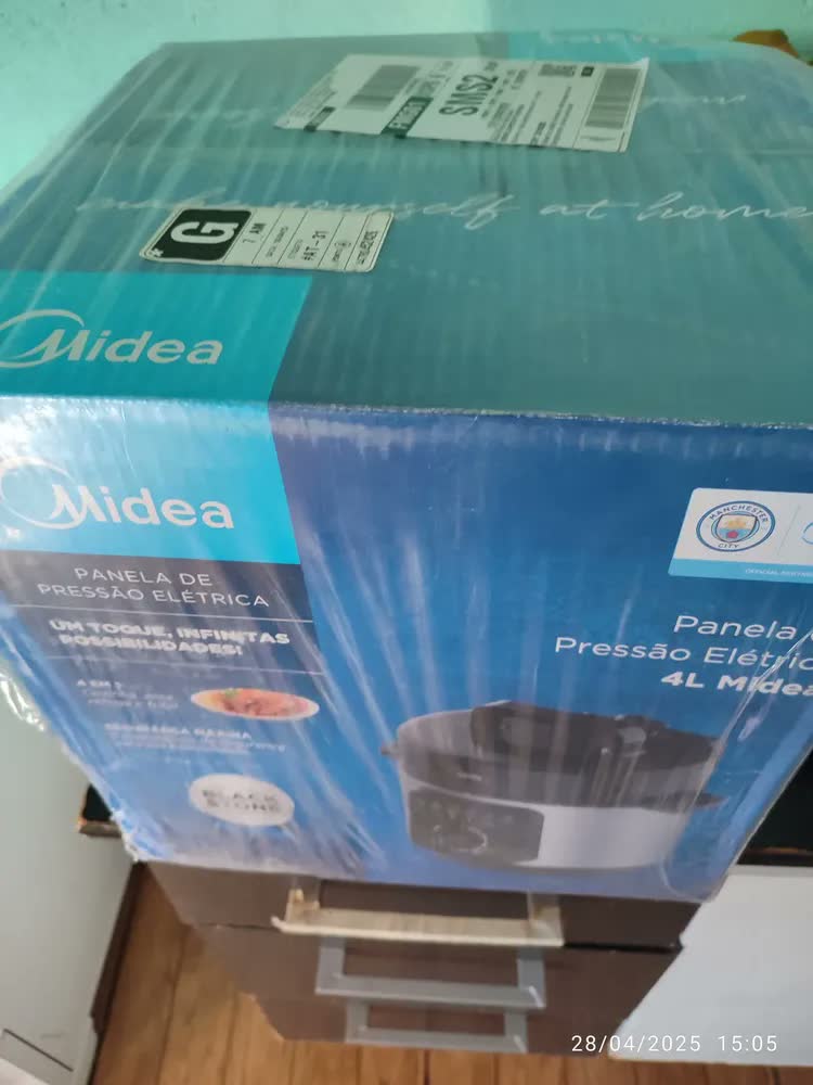 foto de Panela De Pressão Mecânica Preta E Inox 4l Midea Cor Cinza