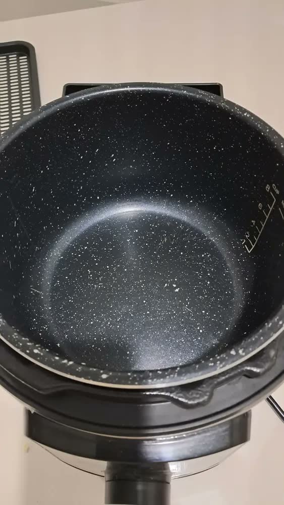 foto de Panela De Pressão Mecânica Preta E Inox 4l Midea Cor Cinza