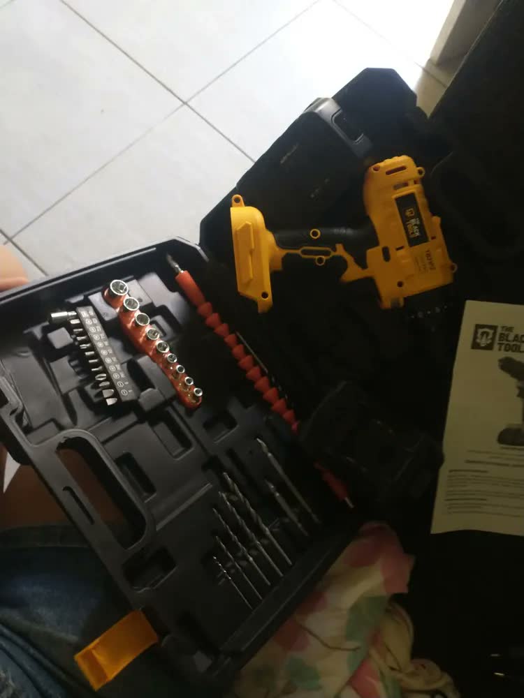 foto de Parafusadeira E Furadeira De Impacto 3/8 The Black Tools Tb21-pz Com 2 Baterias E Acessorios