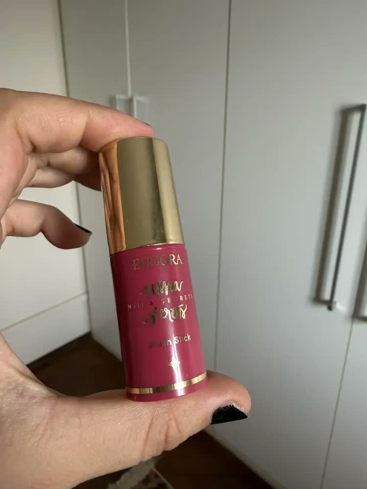 foto de Blush Stick Daily Niina Secrets - A Cor Tom Da Maquiagem Malva