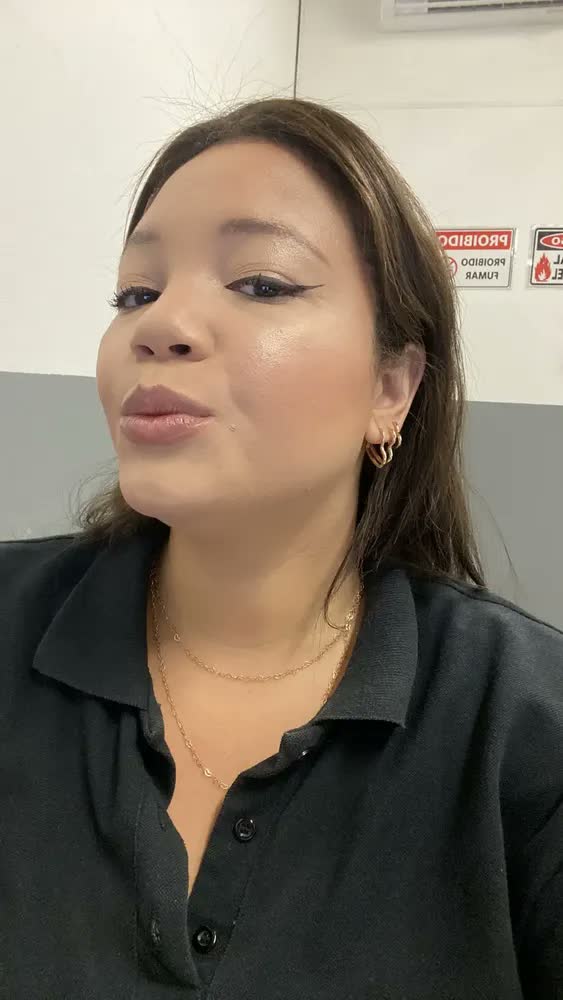 foto de Iluminador Líquido Luminous Niina Secrets A Cor Tom Da Maquiagem Bronze