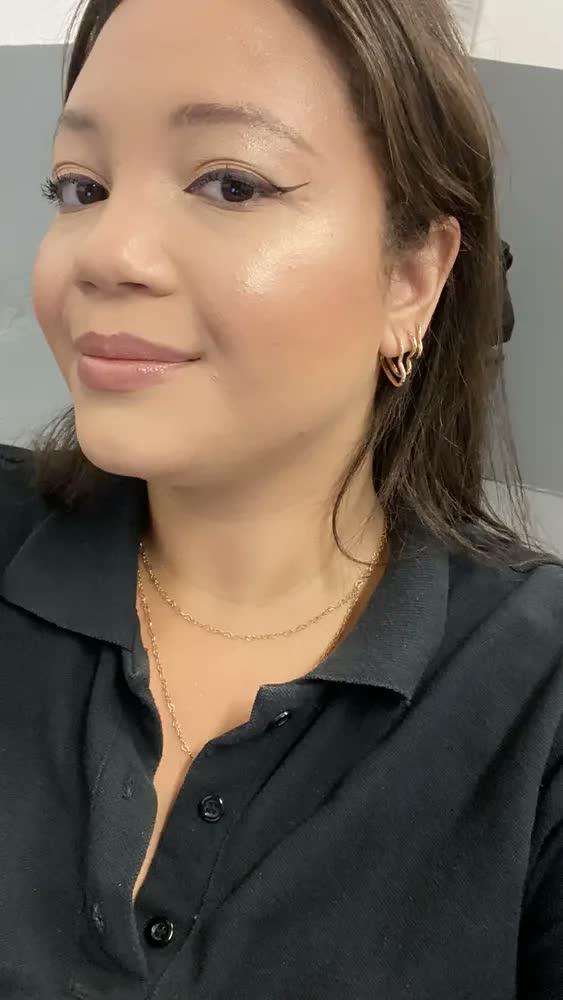 foto de Iluminador Líquido Luminous Niina Secrets A Cor Tom Da Maquiagem Bronze
