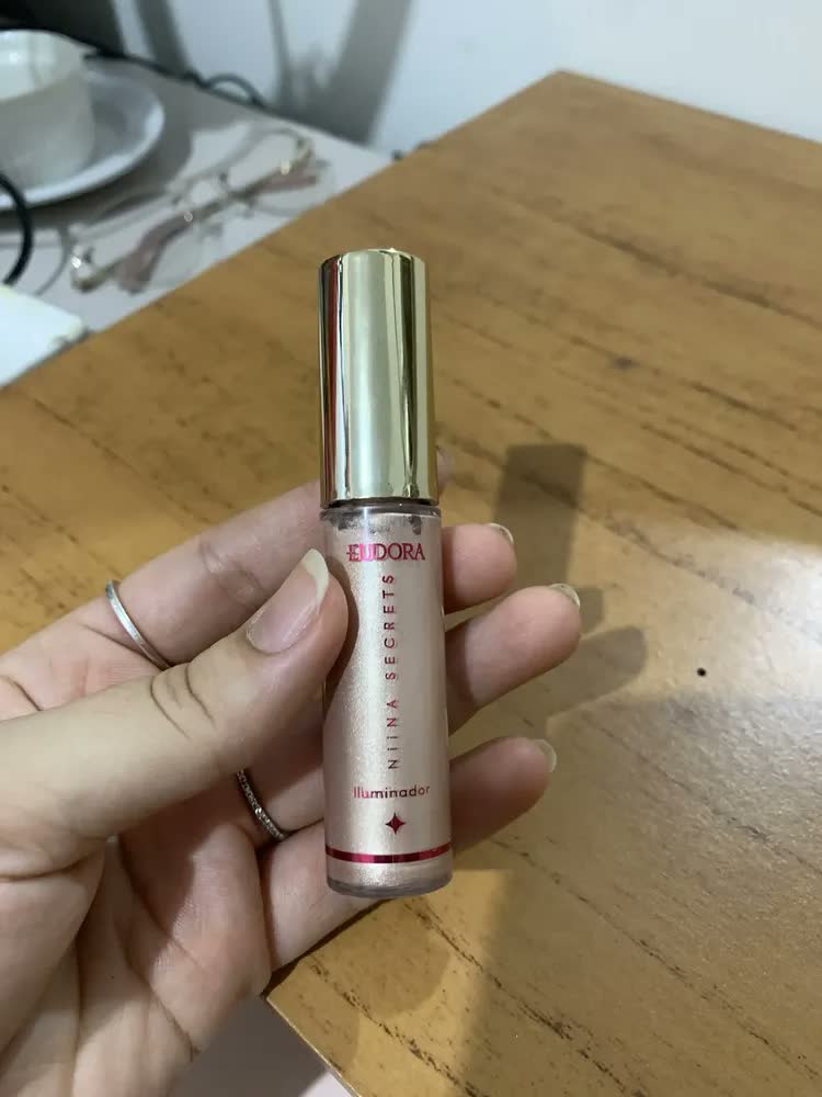 foto de Iluminador Líquido Luminous Niina Secrets A Cor Tom Da Maquiagem Rose