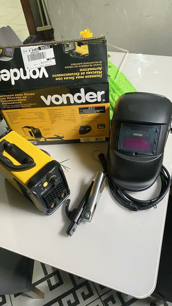 foto de Inversor Para Solda Eletrodo e TIG Im125 C/ Máscara Escurecimento automático Vonder