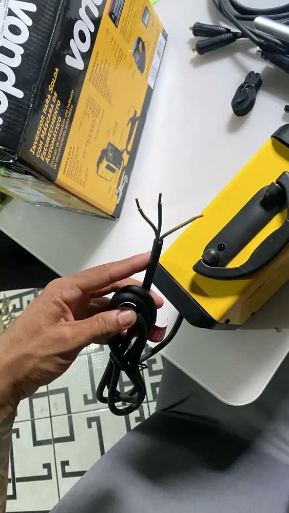 foto de Inversor Para Solda Eletrodo e TIG Im125 C/ Máscara Escurecimento automático Vonder