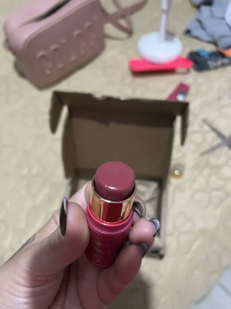 foto de Blush Stick Daily Malva Niina Secrets Eudora 5g Tom da maquiagem Bordô