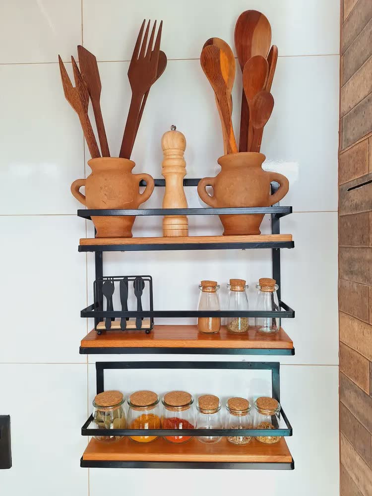 foto de Prateleira de Cozinha Porta-Condimentos 2 Andares Ferro e Madeira