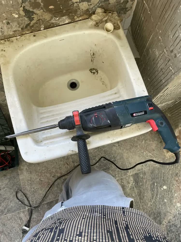 foto de Martelete Rotativo Furadeira De Impacto 1200w Cor Azul-aço Frequência 50/60hz