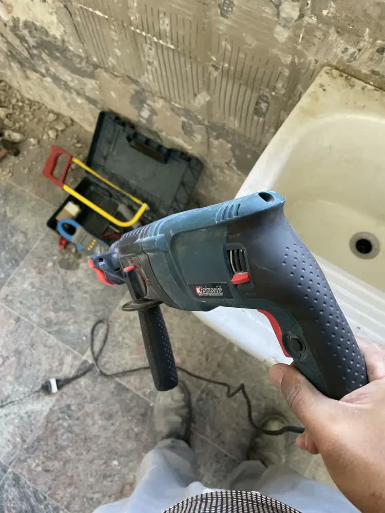 foto de Martelete Rotativo Furadeira De Impacto 1200w Cor Azul-aço Frequência 50/60hz
