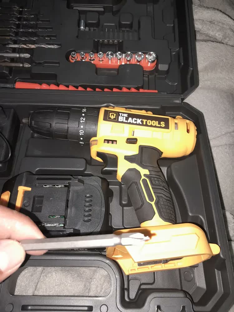 foto de Furadeira E Parafusadeira De Impacto Sem Fio A Bateria 21v 3/8 Com Maleta E Acessorios Tb-21pzw The Black Tools
