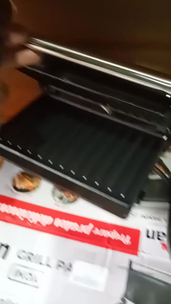 foto de Grill Panini 1200w Chapa Antiaderente, Grelha Adaptável, Luz Indicadora Kian Electro Prateado Preto