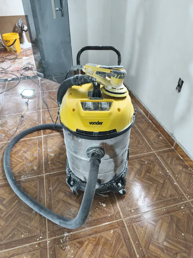 foto de Aspirador De Pó Profissional 2.400w 60 Litros Apv 2460 Vonder