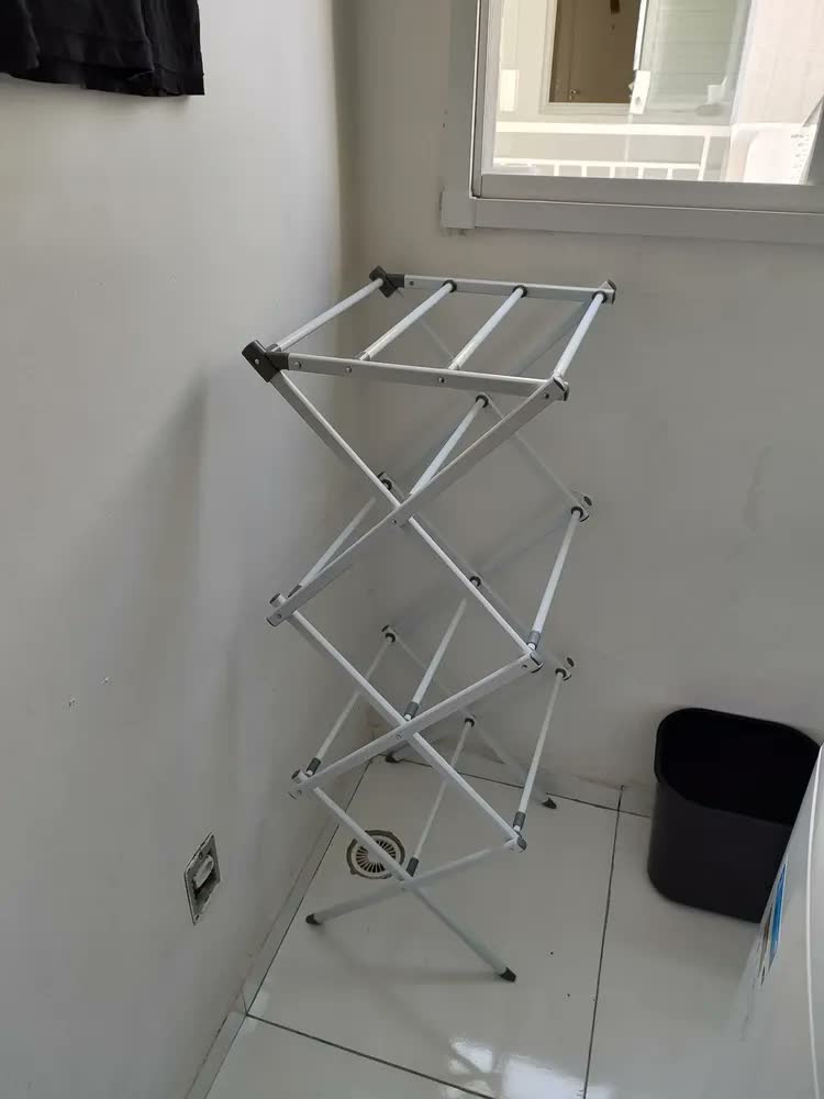 foto de Varal Vertical Chão Retrátil Dobrável Powermaid Apartamento Branco