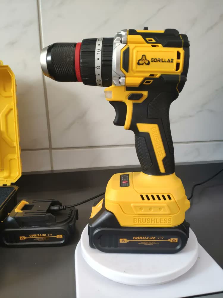 foto de Furadeira Parafusadeira Impacto Sem Fio 2 Baterias Brushless 3/8