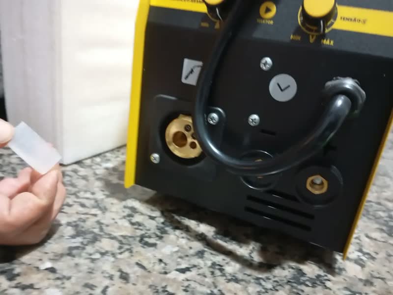 foto de Máquina Inversora De Solda Sinérgica Start FLUX MIG 200A Amarelo