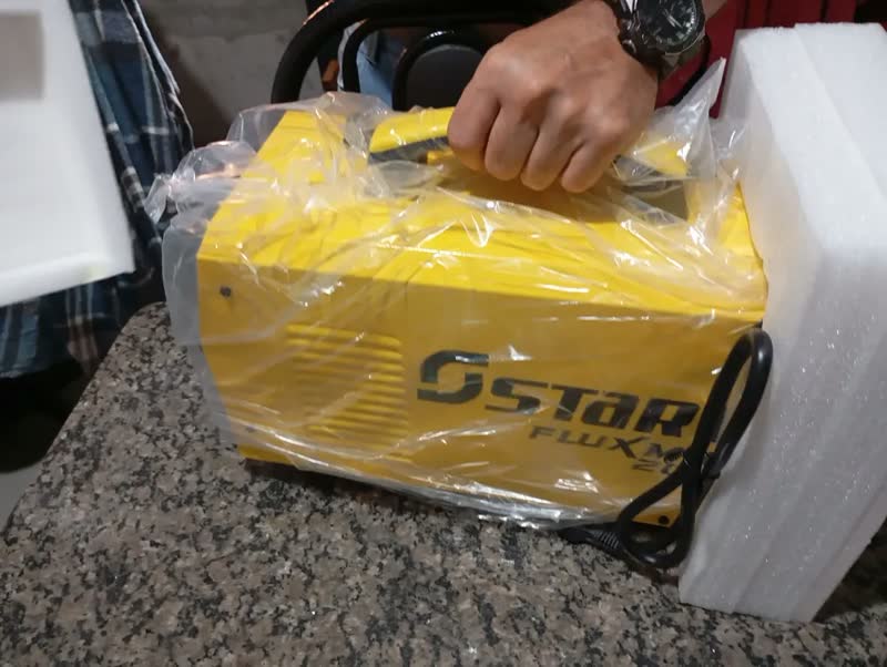 foto de Máquina Inversora De Solda Sinérgica Start FLUX MIG 200A Amarelo