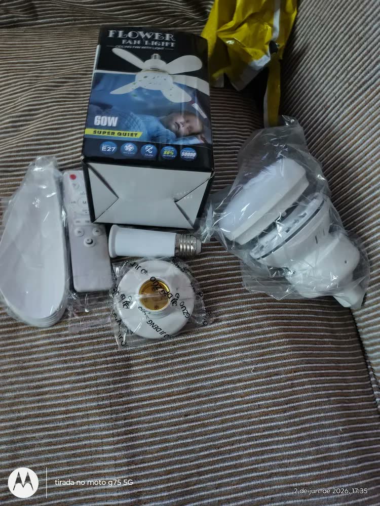 foto de Ventilador de Teto Led 42cm Branco Controle Remoto Bivolt Silencioso