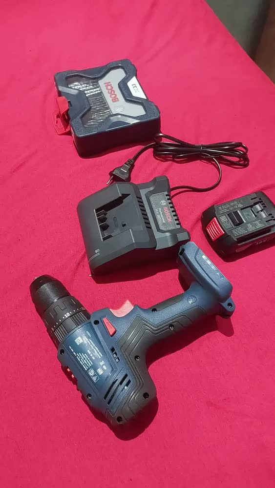 foto de Furadeira Parafusa. Impacto Gsb 183-li Bosch + Kit 33pcs Cor Azul