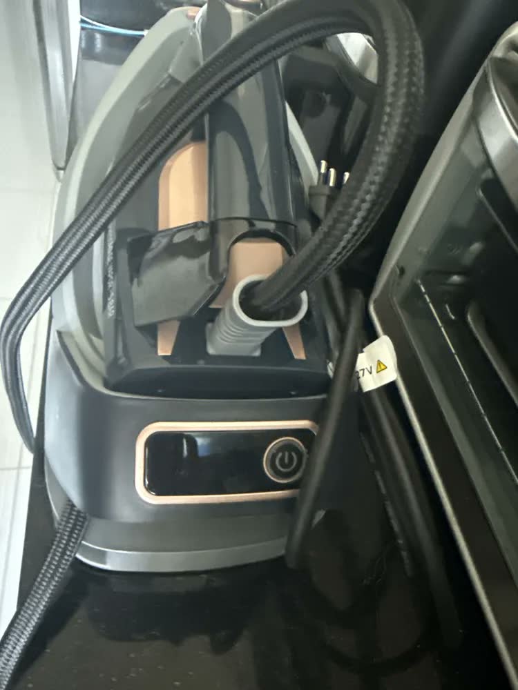 foto de Ferro a Vapor Protect & Care Polishop com 1800W e Reservatório de 1.5L