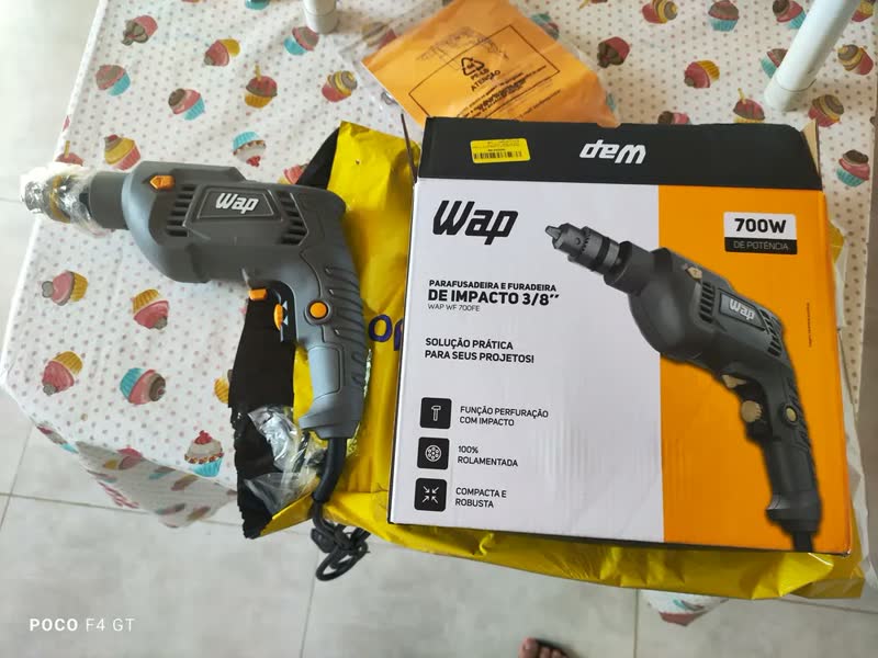 foto de Parafusadeira e Furadeira de Impacto WAP WF 700FE Mandril de 3/8'' 700W Cinza e Amarela