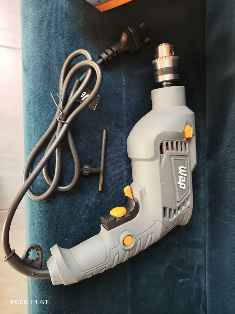 foto de Parafusadeira e Furadeira de Impacto WAP WF 700FE Mandril de 3/8'' 700W Cinza e Amarela