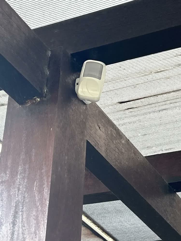 foto de Sensor Presença Movimento Frontal Parede 110° Fotocélula Timer Dip Switch Exatron Lesfzddp 110v 220v Bivolt Branco