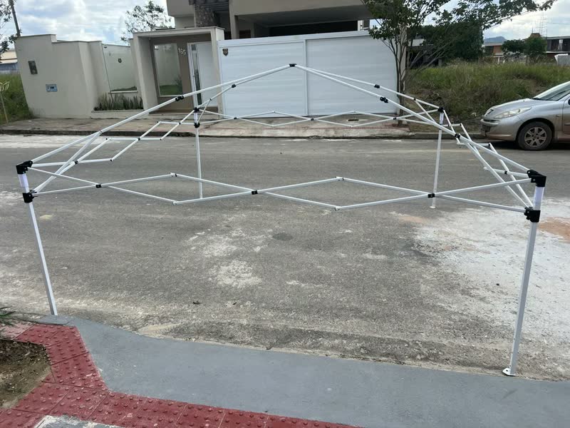 foto de Tenda Gazebo Sanfonada Articulada Luvinco 3x3m Azul Impermeável Resistente Proteção Ao Ar Livre Camping Praia Eventos Montagem Prática Estrutura Resistente Durável