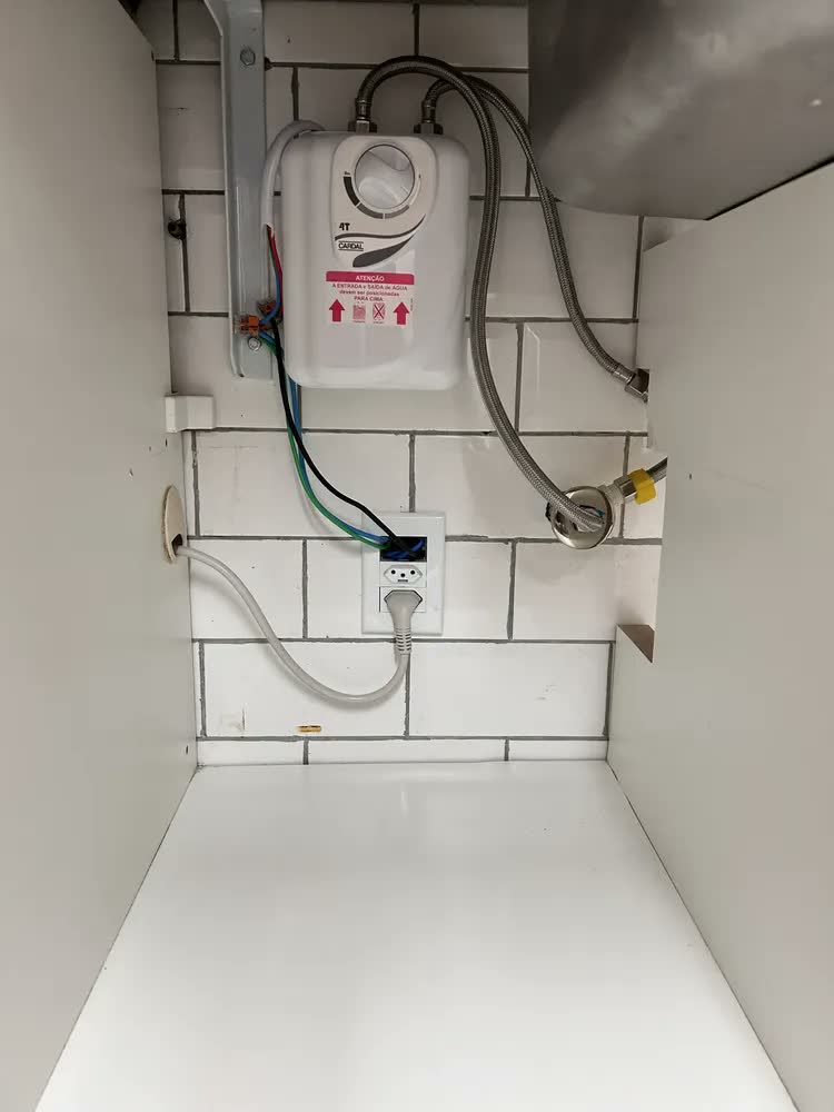foto de Aquecedor Elétrico Cardal Individual 4T 6400W Para Torneira