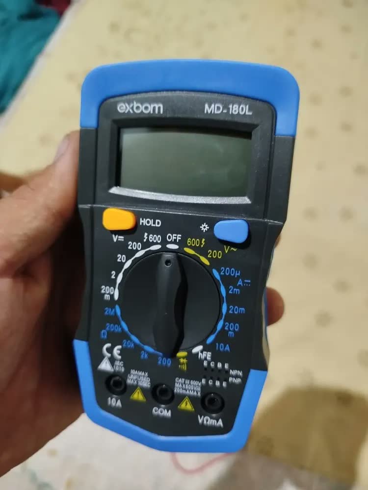 foto de Multímetro Digital Bekcommerce LCD Iluminação Mudança de Faixa Manual Automotivo
