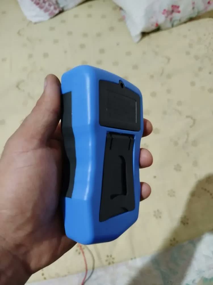 foto de Multímetro Digital Bekcommerce LCD Iluminação Mudança de Faixa Manual Automotivo