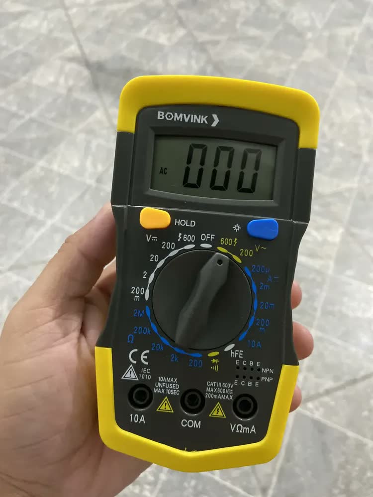 foto de Multímetro Digital Bekcommerce LCD Iluminação Mudança de Faixa Manual Automotivo