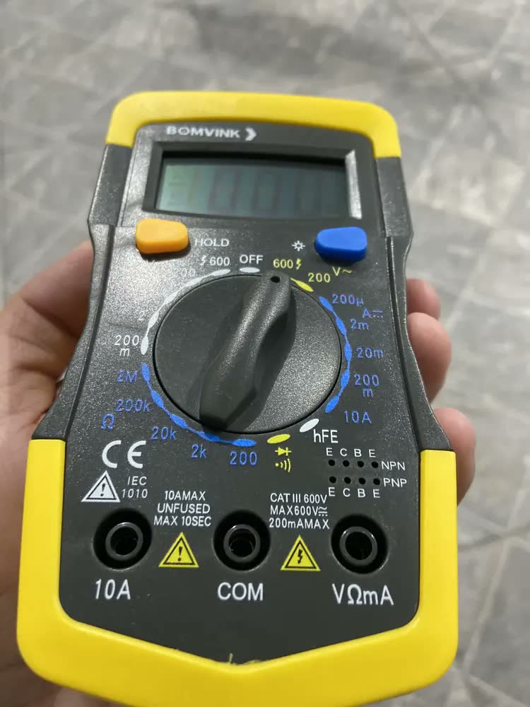 foto de Multímetro Digital Bekcommerce LCD Iluminação Mudança de Faixa Manual Automotivo