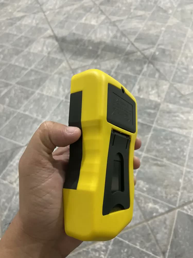 foto de Multímetro Digital Bekcommerce LCD Iluminação Mudança de Faixa Manual Automotivo