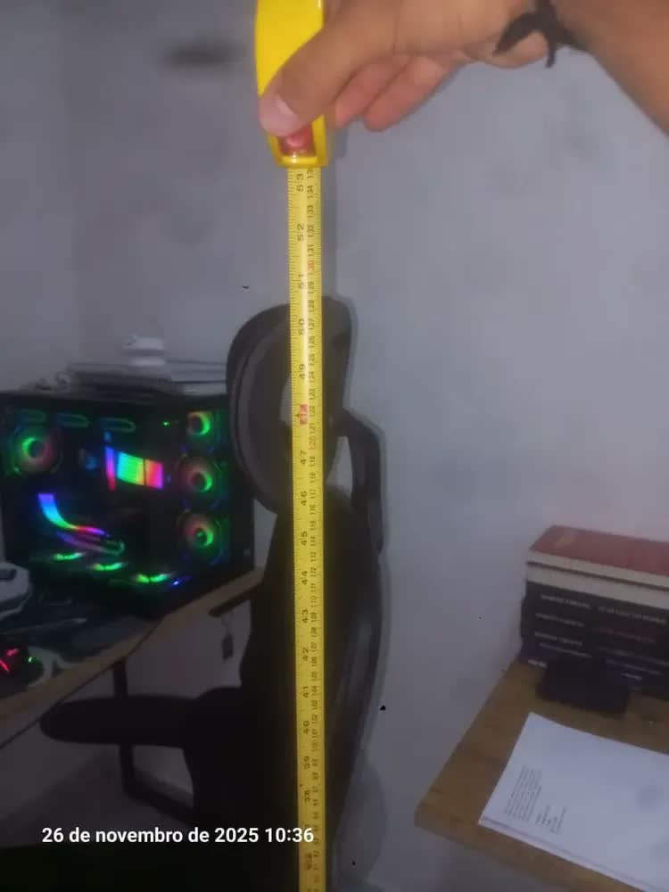 foto de Cadeira Escritório Ergonômica Genebra B500 Luvinco Cor Preto Com Suporte Lombar Estofado Mesh