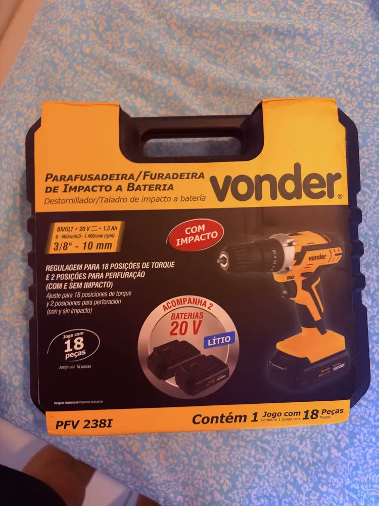 foto de Parafusadeira furadeira impacto com 2 baterias Vonder Profissional cor amarelo