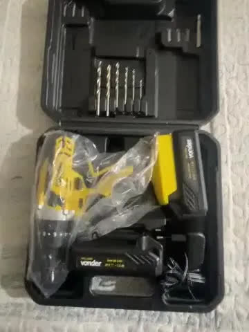 foto de Parafusadeira furadeira impacto com 2 baterias Vonder Profissional cor amarelo