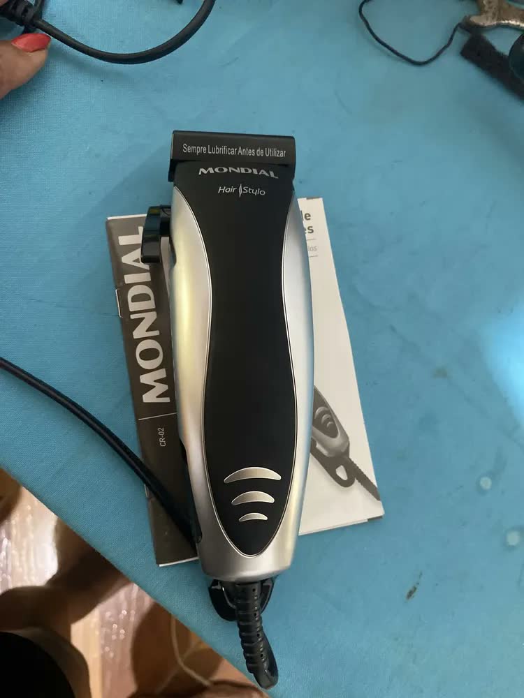 foto de Vendida Maquina D Cortar Cabelos110 Profissional Cor Prata/preto