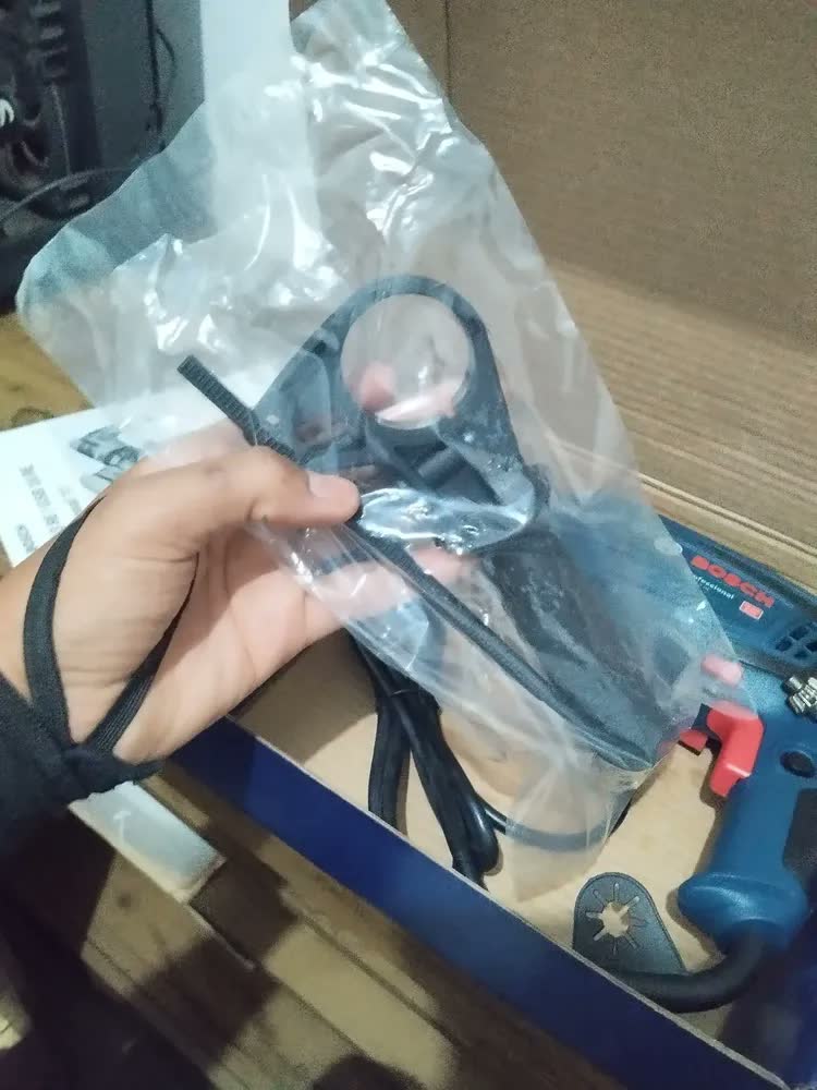 foto de Furadeira Parafusadeira De Impacto Gsb13re 750w Bosch Cor Azul Frequência 60 Hz
