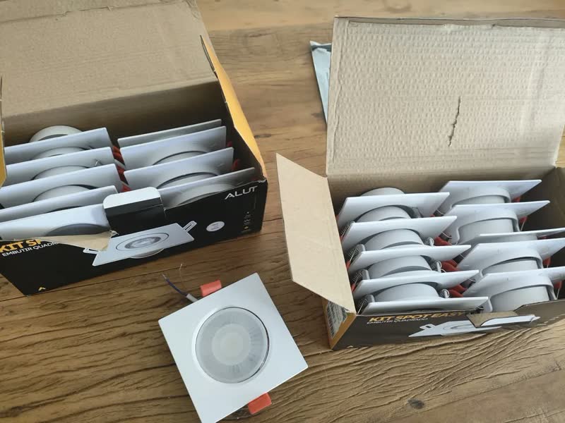 foto de Kit 10 Spot Led Embutir 7w 4000k Branco Neutro 110v/220v Bivolt Quadrado Branco Cod: ALUT000603 Alut