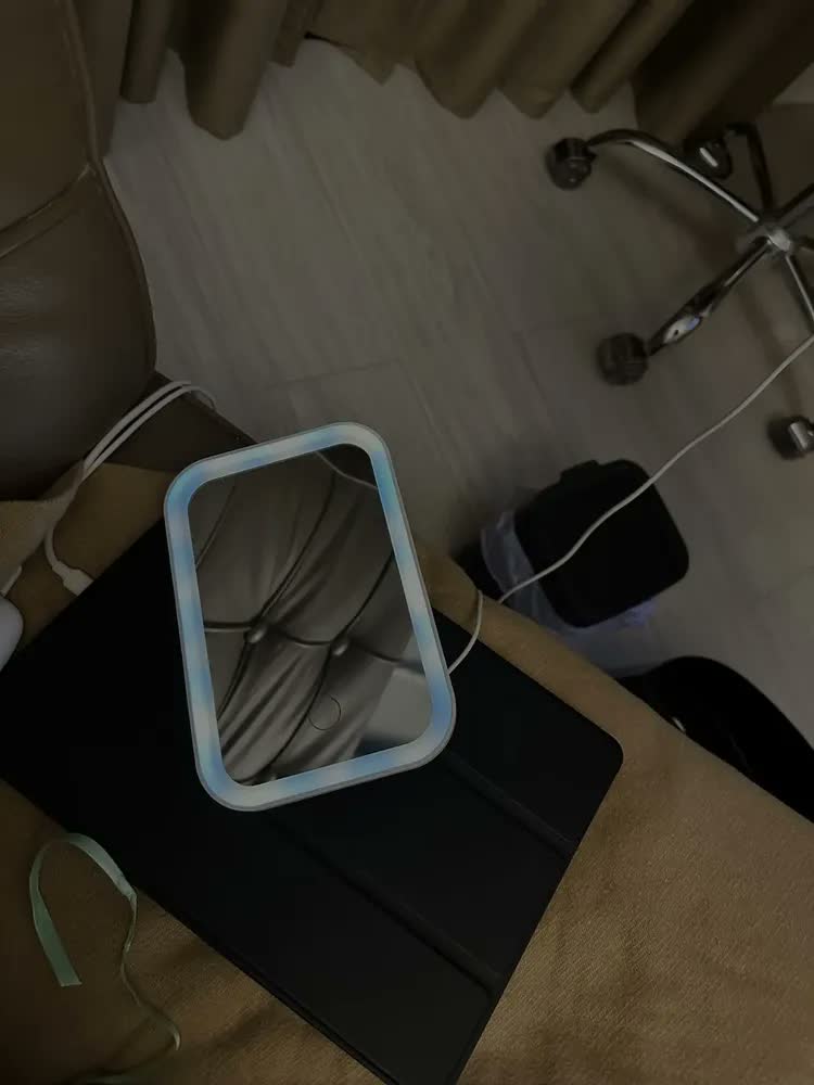 foto de Espelho Touch Luz Led 3 Intensidades Penteadeira Mesa Make Camarim Portátil Bolsa Viagem Carregamento Rápida