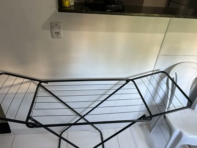 foto de Varal De Chão Para Roupas Aço Com Abas Slim Preto Mor