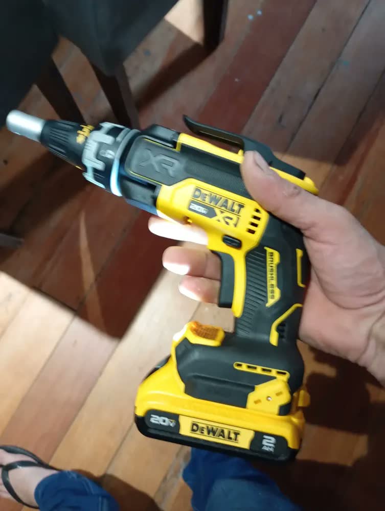 foto de Parafusadeira Drywall Dcf630 2 Bateria 2ah Carreg Dewalt