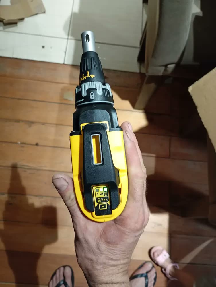 foto de Parafusadeira Drywall Dcf630 2 Bateria 2ah Carreg Dewalt