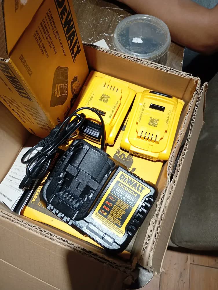 foto de Parafusadeira Drywall Dcf630 2 Bateria 2ah Carreg Dewalt