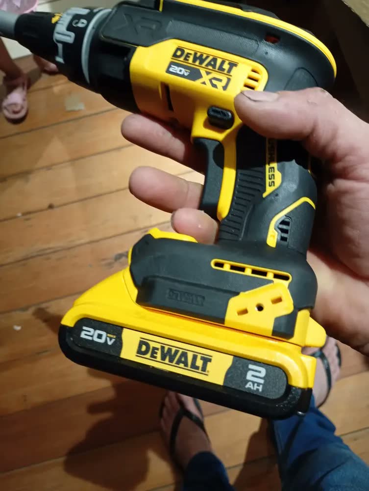 foto de Parafusadeira Drywall Dcf630 2 Bateria 2ah Carreg Dewalt