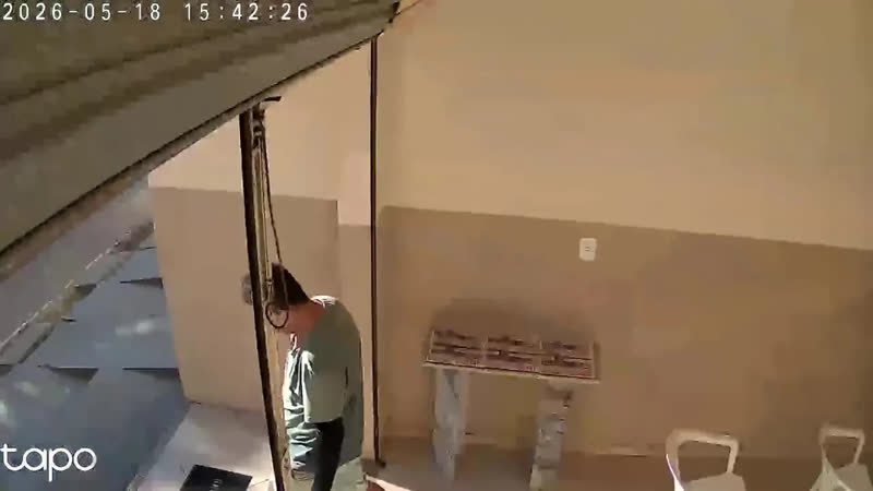 foto de Câmera Wi-Fi Full HD 1080p TP-Link Tapo TC70(BR) Pan/Tilt Visão Noturna Áudio Bidirecional